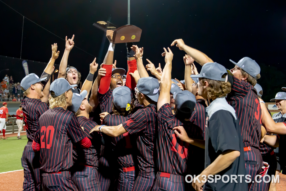 BASEBALL Northern Oklahoma College Enid wins firstever World Series