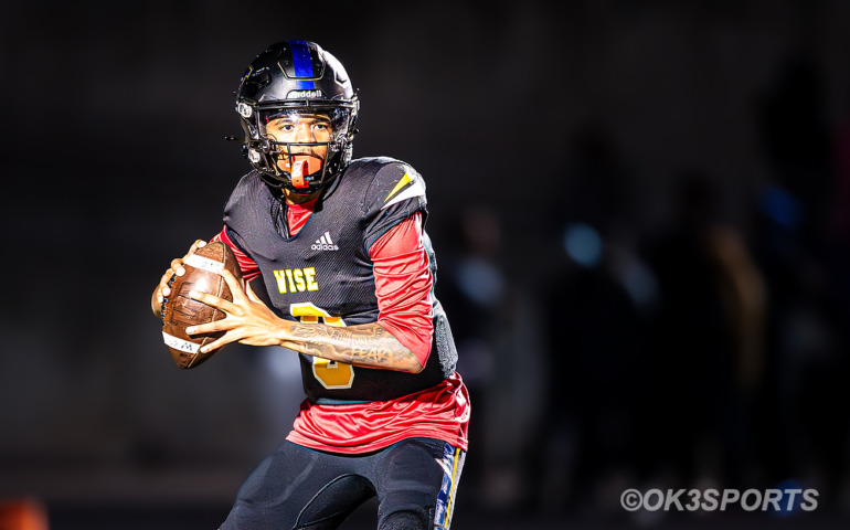 Eric Wedge III passing in the pocket for Wise Pumas during win over Suitland Rams (38–6). Wise Pumas, Suitland Rams, Eric Wedge III, Kameron Parker, Sergio Torrico, Xavier Reed, Bryce Ballard, Ashton Early, Theodore Riley, Keon Elder, Landon Cooper, Dante Gayle, Les Williams, O. Babalola, Wayne Agnew, high school football, Prince George’s County, Upper Marlboro MD, OK3Sports, 2025-2026 season, Wise vs Suitland, Wise football, Pumas football highlights, Maryland high school sports, PG County football