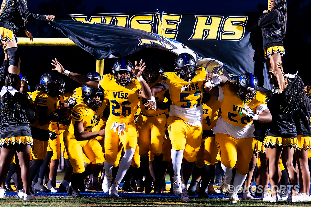 FOOTBALL: Wise 35, Roosevelt 16: Pumas overpower Raiders with explosive offense