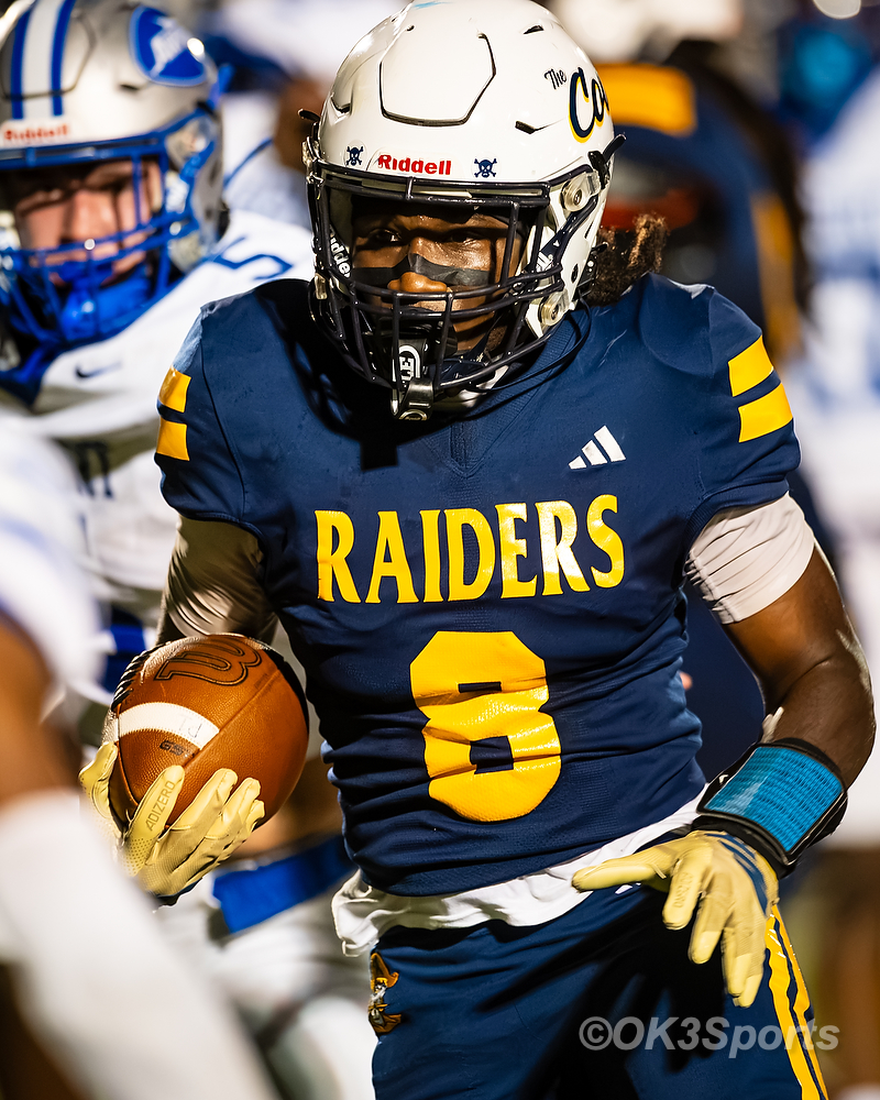 Senior Hunter O’Neal (8) rushes for yardage in the Keenan vs Airport football game