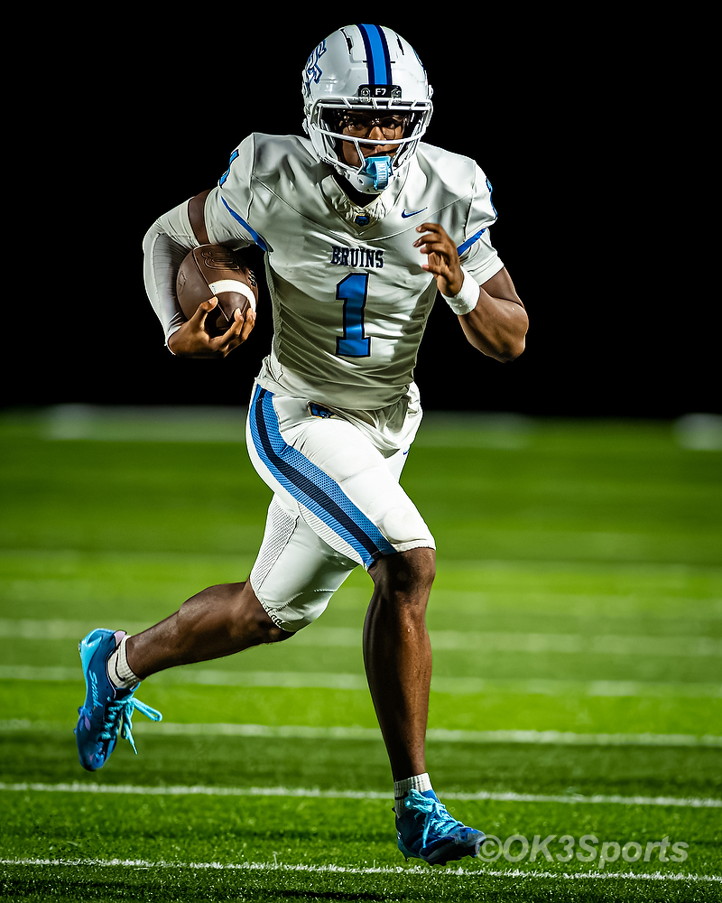 De'eric Davis, South Florence Bruins quarterback, in varsity football action against Gray Collegiate Academy