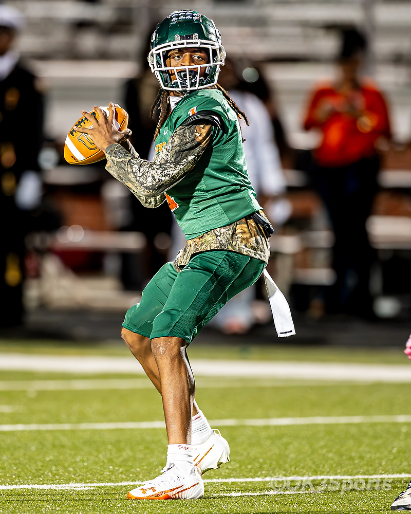 Eau Claire quarterback Darius Crowell sets to throw
