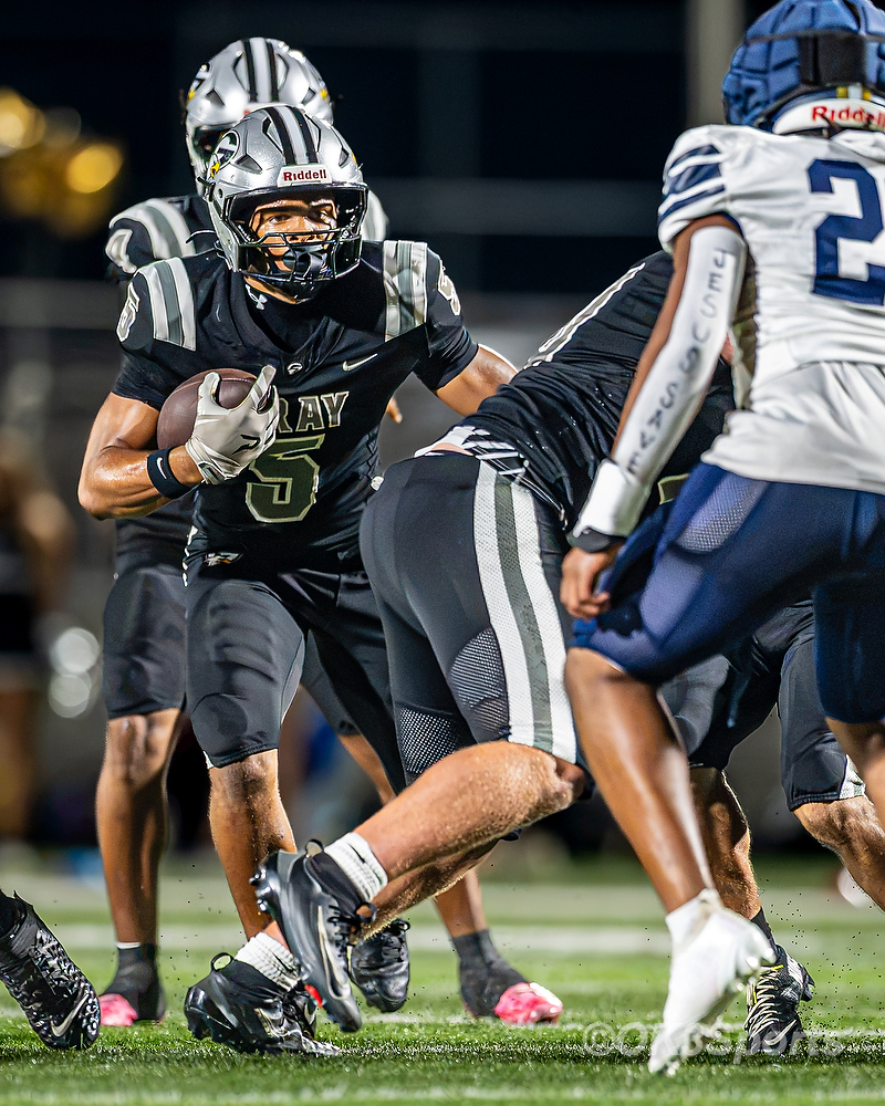 Gray Collegiate senior running back Trevon Williamson carries the ball against Blythewood